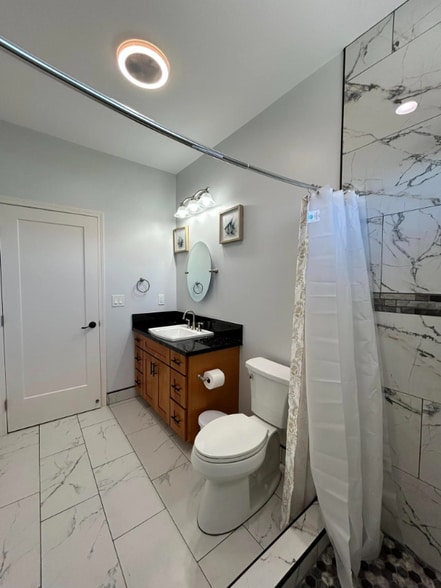 Building Photo - 15-1606-1606 2nd Ave