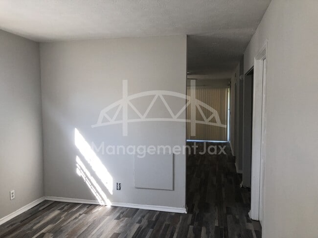 Building Photo - 7216 Ken Knight Dr W