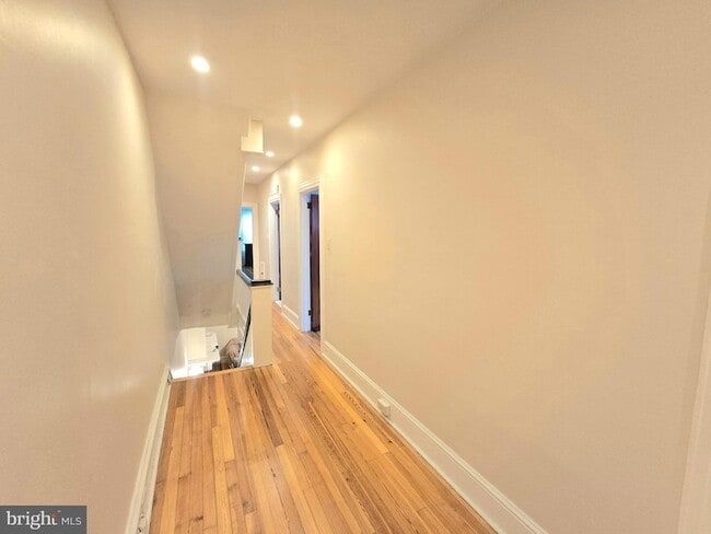 Building Photo - 557 Hamilton St