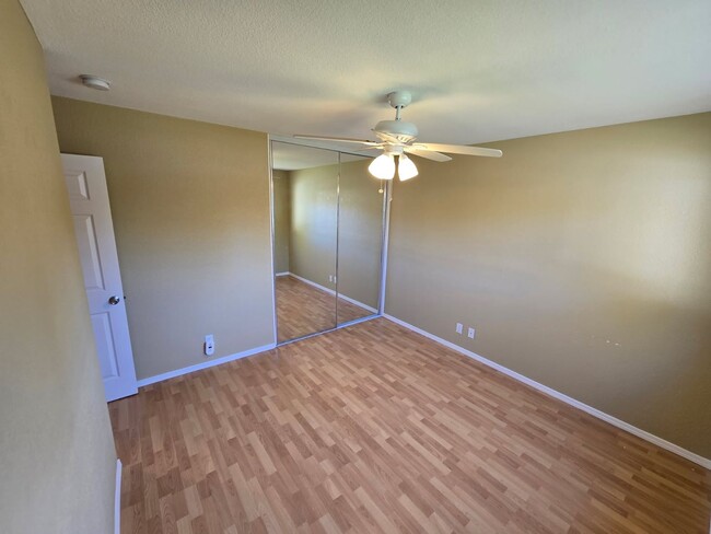 Building Photo - Campbell Duplex: 3 BR 1 BA with Garage & W...