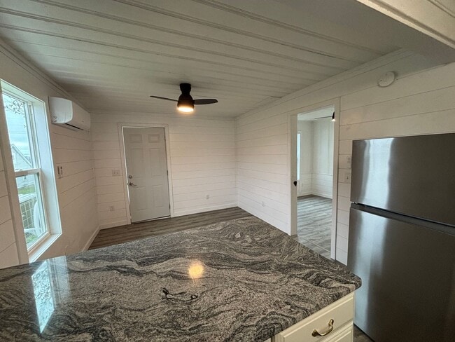 Building Photo - 109 W 14th St