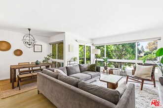 Building Photo - 5625 Green Valley Cir