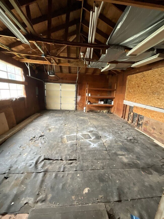 Building Photo - PRE-LEASING!! AVAILABLE JUNE 10TH Very Nice 2 Bedroom 1 Bath House - Recently Remodeled!