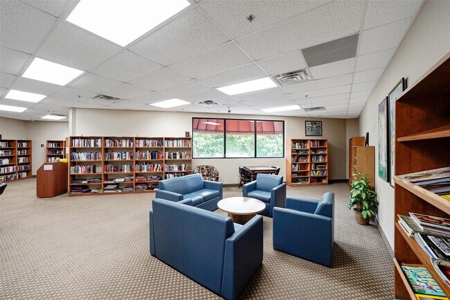 Building Photo - 361 S Hollybrook Dr