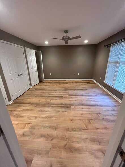 Building Photo - 417 W 8th St