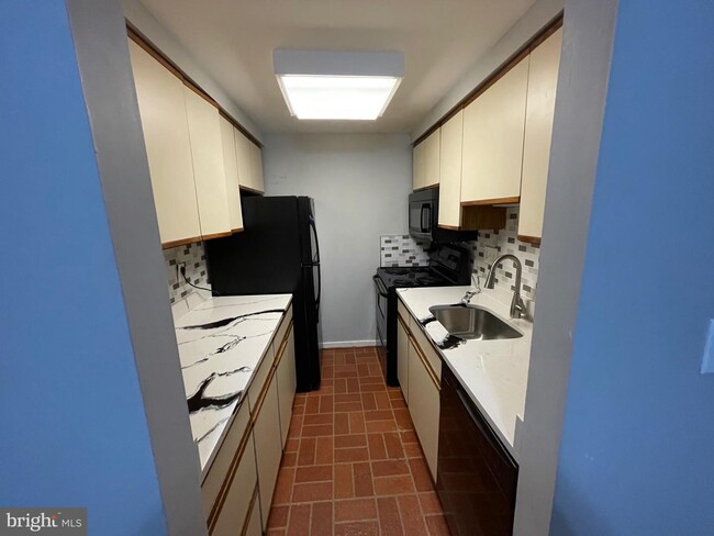 Building Photo - 9815 Hellingly Pl