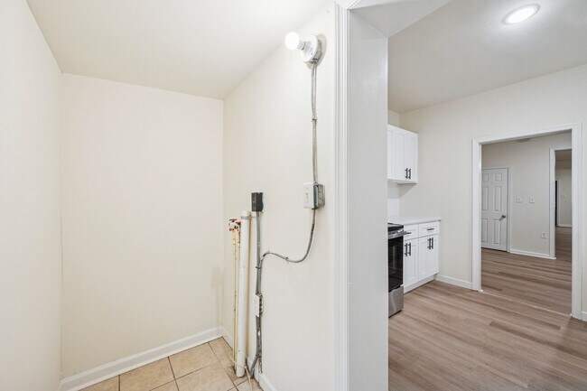 Building Photo - 1003 S 53rd St