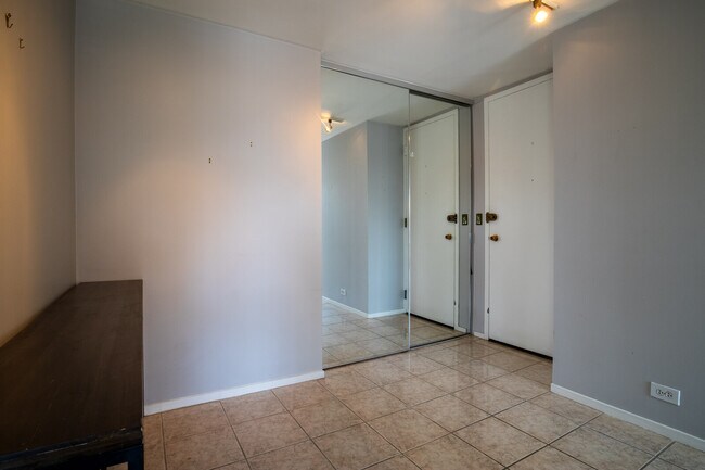 Building Photo - 1660 N La Salle Dr