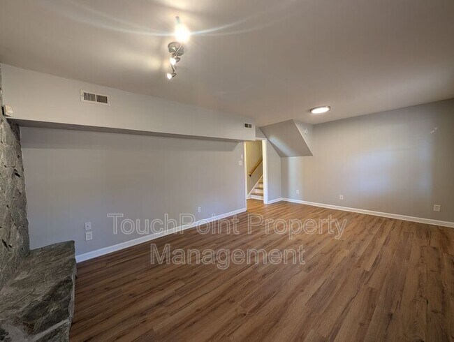 Building Photo - 3331 Donovan Pl