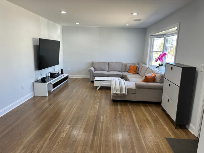 Building Photo - 24 Prescott St