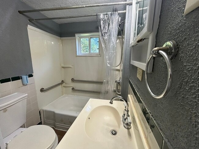 Building Photo - Beautifully Renovated 3-Bedroom Home with Expansive Yard and Private Deck in Graysville