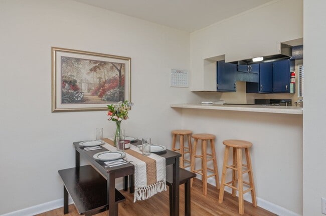 Building Photo - Stunning 2 Bedroom Townhouse in Fort Walto...