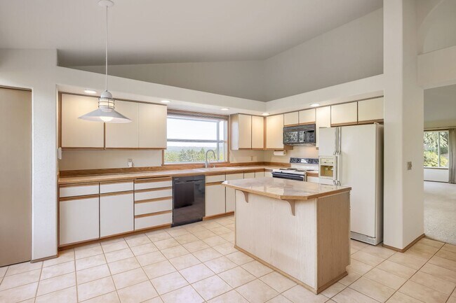 Building Photo - Well-Equipped 3 Bed 2 Bath Renton Home w/ 2-Car Attached Garage!