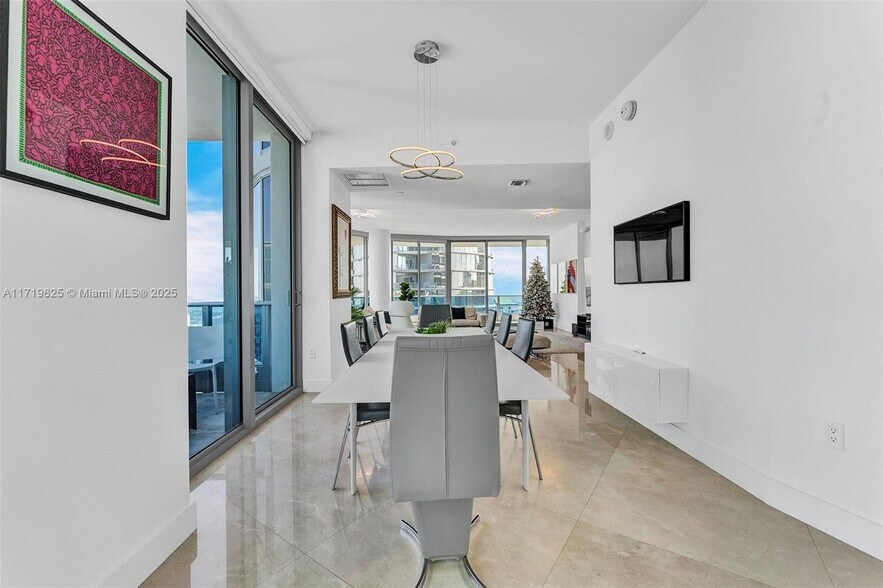 Building Photo - 200 Biscayne Boulevard Way
