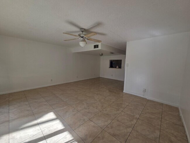 Building Photo - 6512 SW 41st Pl