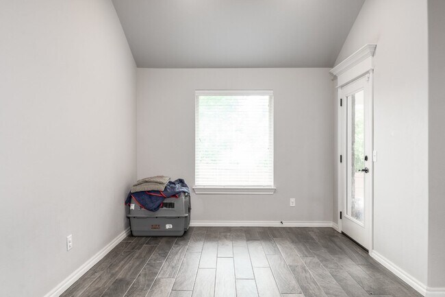 Building Photo - Beautiful Home in Woodland Park