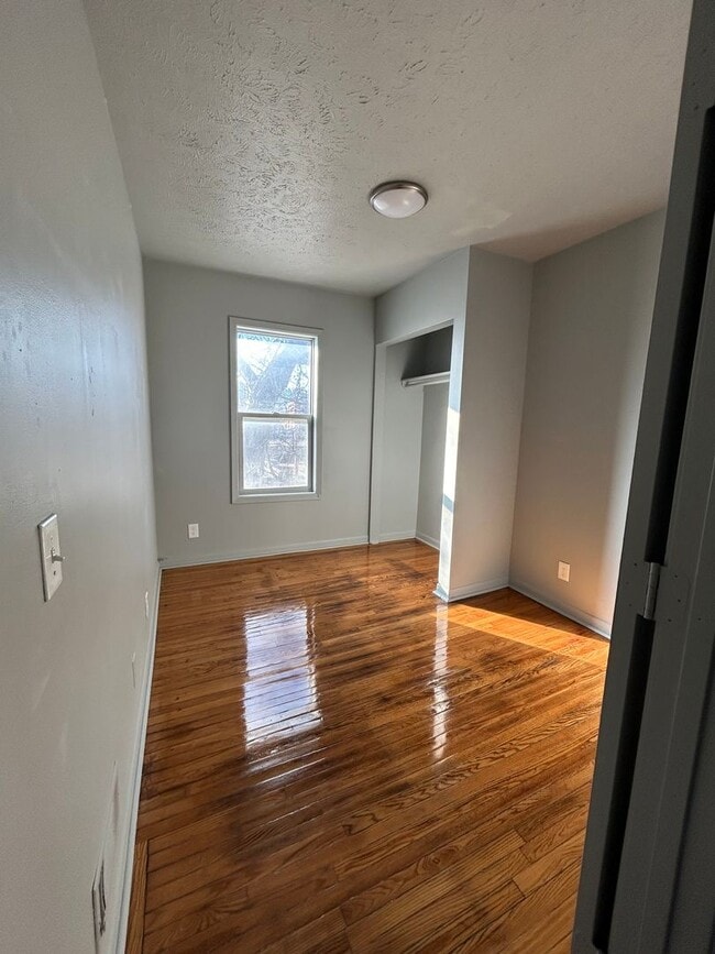 Building Photo - 4411 Davenport St