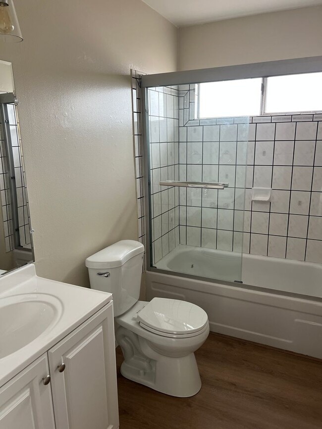 Building Photo - Beautiful 3Bd/1.5Ba Townhouse in a Highly Desirable Hayward Neighborhood!