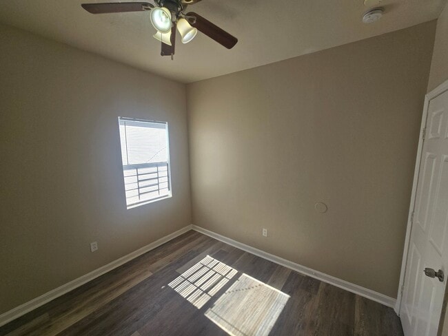 Building Photo - 1313 Flood St