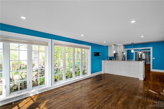 Building Photo - 108 Park St