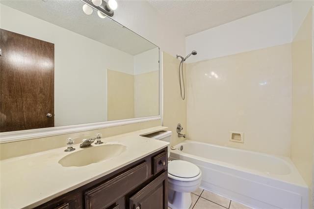 Building Photo - 2200 Sequoia Ln