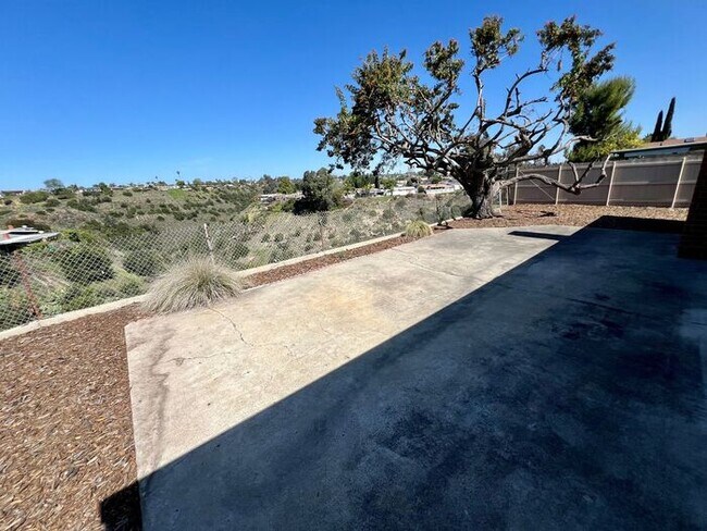 Building Photo - Charming 3-Bed, 2-Bath Home with Canyon Views & Attached Garage