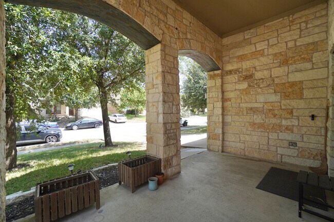 Building Photo - 18621 Dry Pond Dr