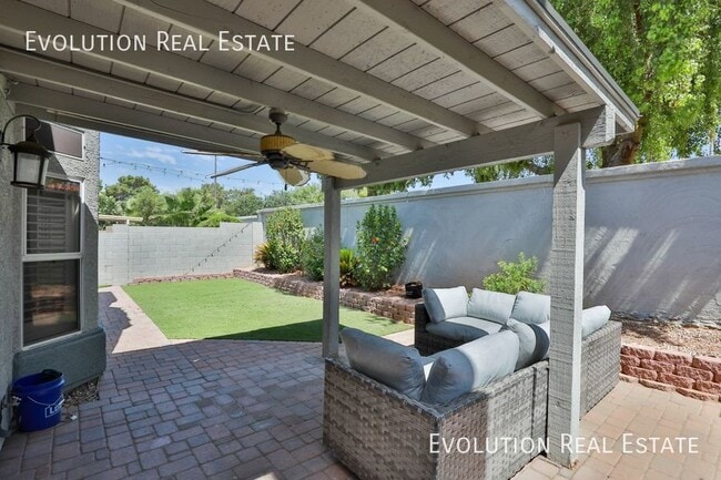 Building Photo - 1542 E Beacon Dr