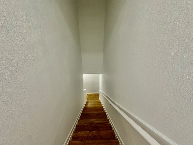 Building Photo - 209 Larkin Pl