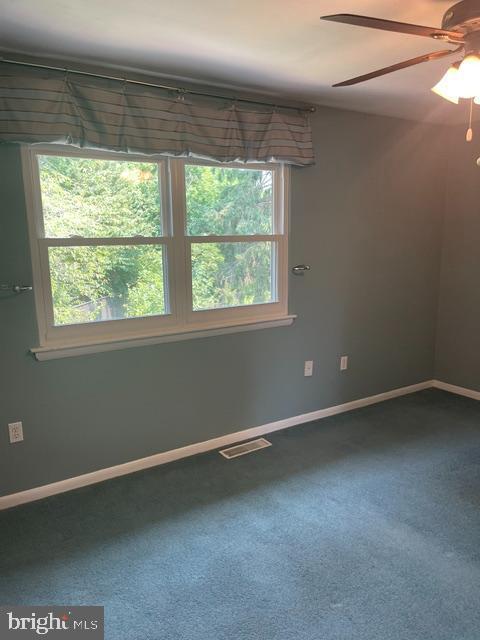 Building Photo - 802 Hills Dr