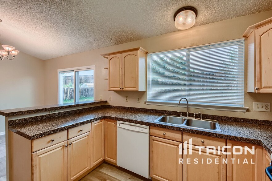 Building Photo - 11897 W Bowles Cir
