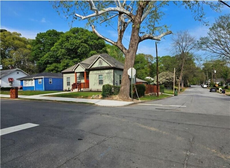 Building Photo - 198 Wellington St SW