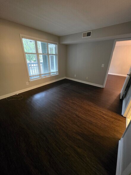 Building Photo - 1221 Westview Ln