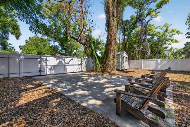 Building Photo - Stunning 4-bedroom home in Tampa! (Bonus room)