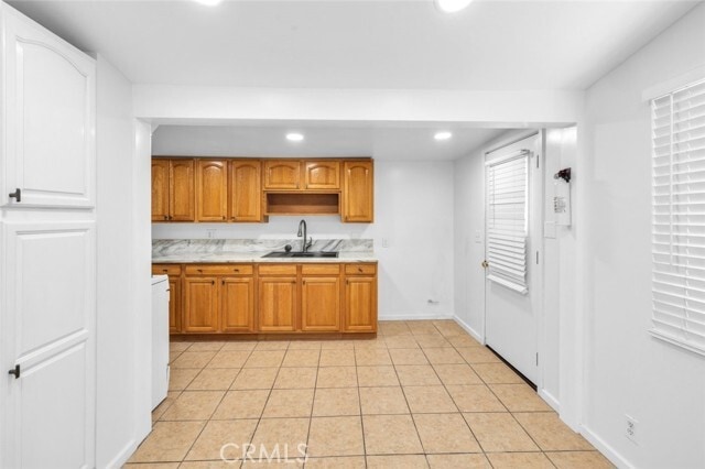 Building Photo - 10528 Hillhaven Ave