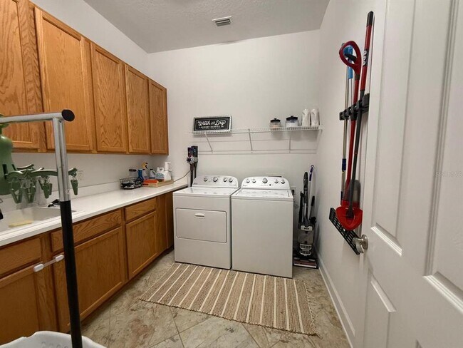 Building Photo - 12913 Utopia Lp
