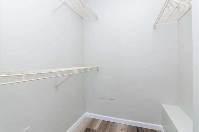 Building Photo - Lake Front - 2nd Floor - Upgraded- 1 Bedroom 1 Bathroom for Rent in Brandon, FL