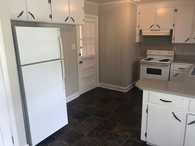 Building Photo - 3024-3026 Amity Garden Duplex