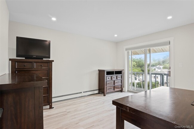 Building Photo - 19 Pine Ln