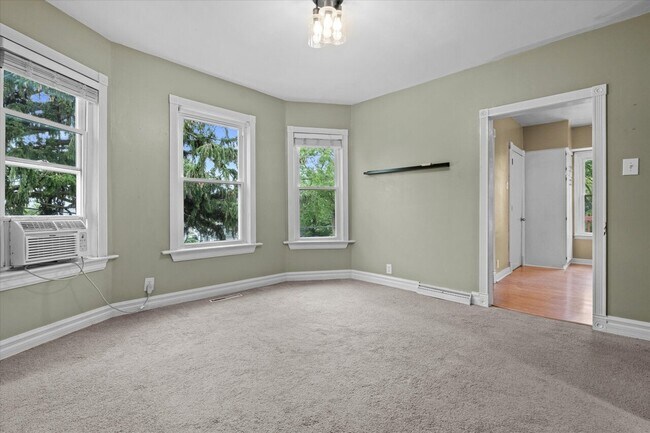 Dining room (now hard floor) - 829 W Lincoln Ave