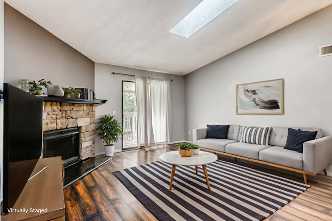 Building Photo - Stunning 2 Bedroom Near Lowry!!!!