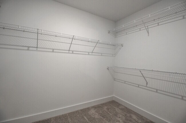 Building Photo - 2036 Warbler Dr