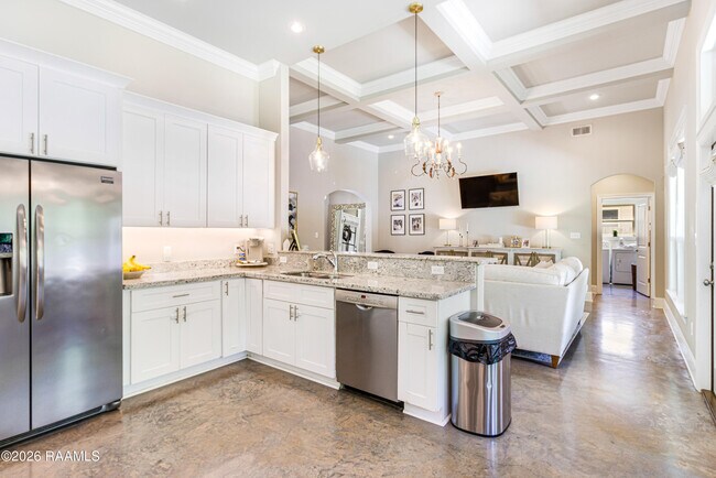 Building Photo - 500 Bateleur Way