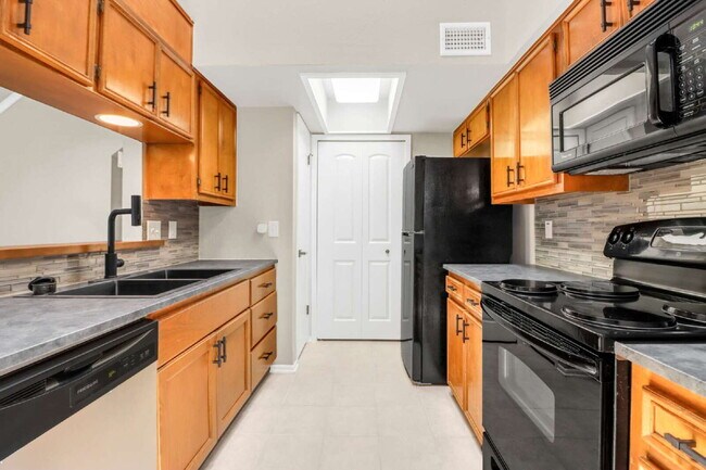 Building Photo - 14216 Indian Woods