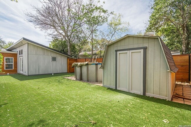 Building Photo - GORGEOUS 4-BEDROOM HOME IN TERRELL HEIGHTS