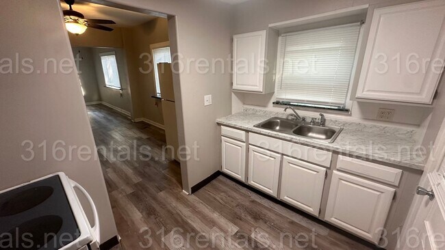 Building Photo - $695- 2 bed 1 bath - Newly Remodeled Duplex
