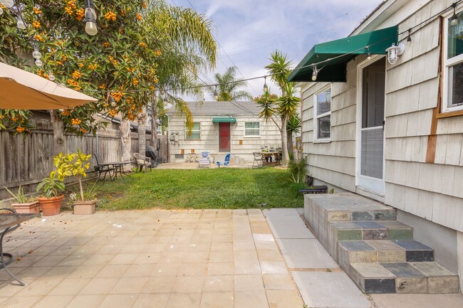 Building Photo - **REDUCED SECURITY DEPOSIT** Refreshed 2 Bed /1 Bath Pacific Beach Duplex Near the Ocean & Bay!