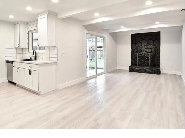 Building Photo - 2841 Utah Ave