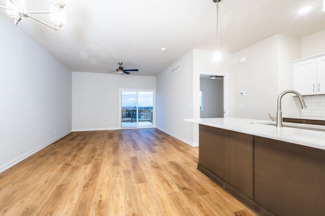 Building Photo - Top Of The Line Newly Built Duplex!