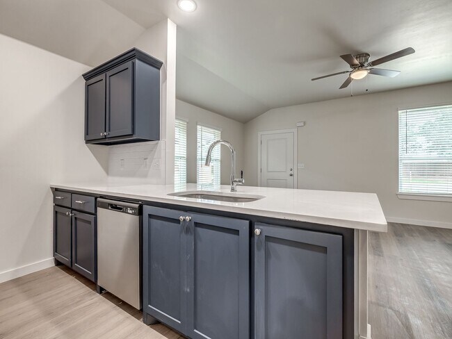 Building Photo - Stylish & Spacious 3-Bedroom Duplex in North Oklahoma City